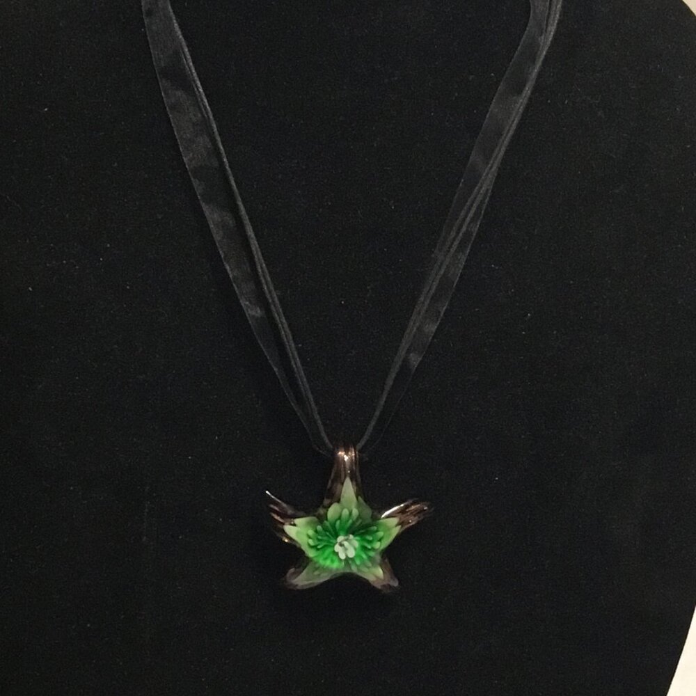 Very lovely and colorful pair of Murano glass Starfish necklaces - Picture 8 of 9